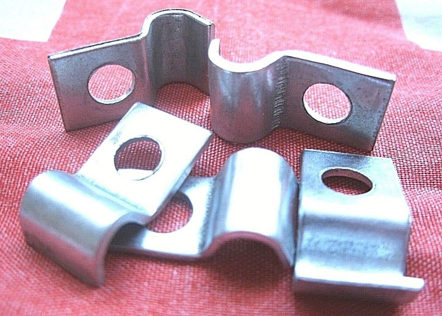 1 Set 10 Rover P6 3/16 Brake Pipe Saddle Clips for fixing pipes to body shell