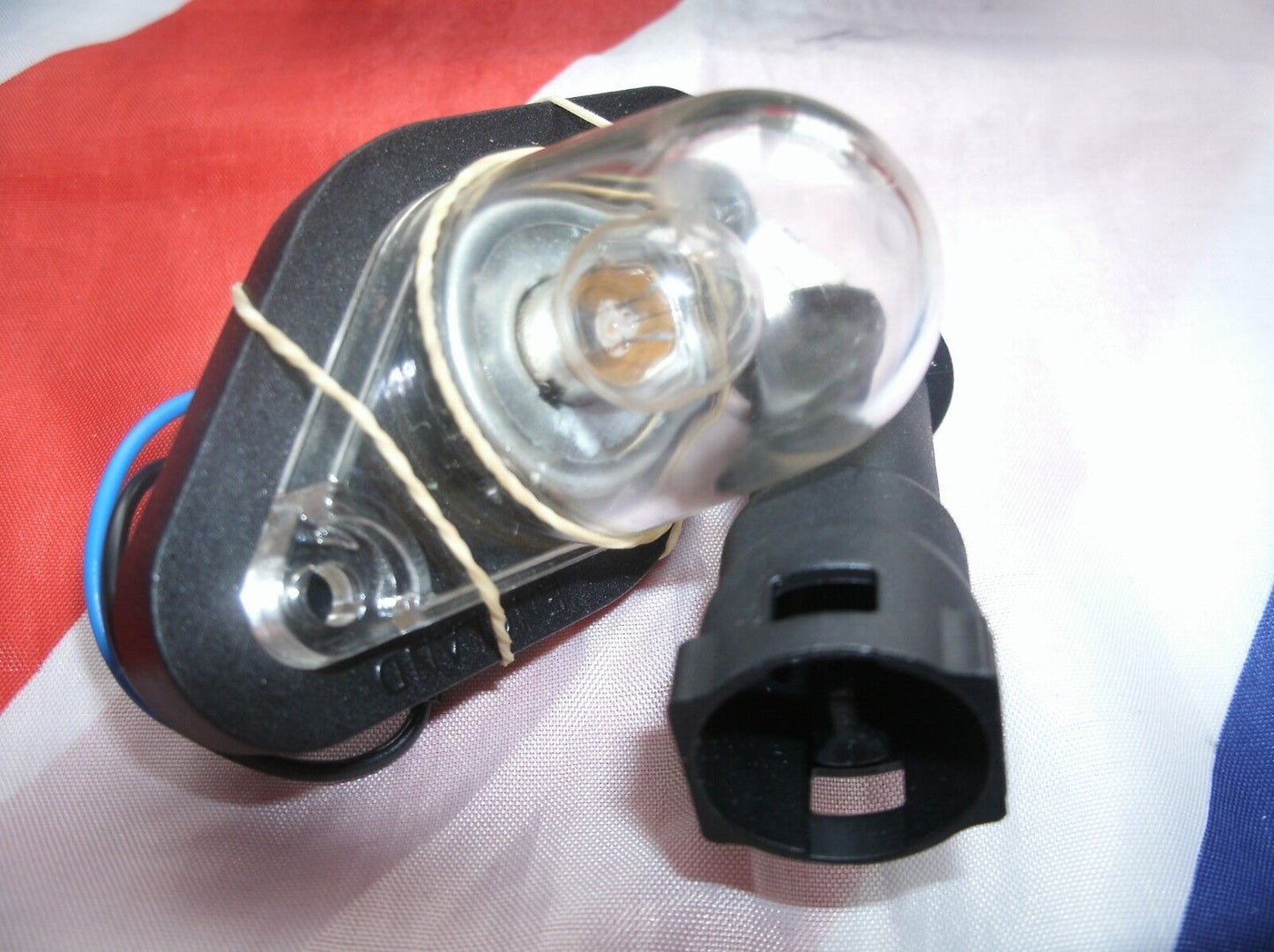 One New Top Quality Under Bonnet Or Boot Lamp Assemble Complete as photos.