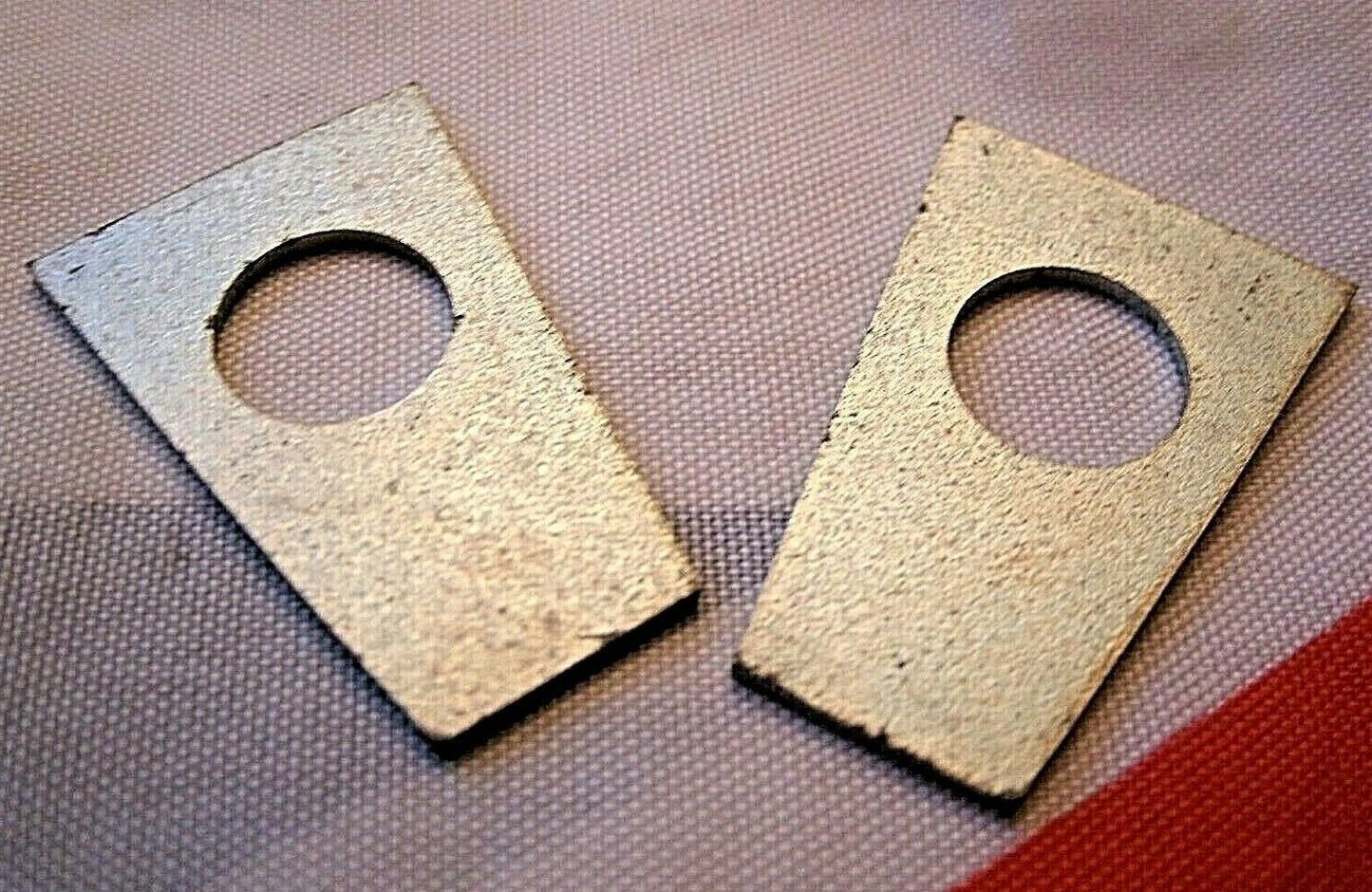 ROVER P6 2000 2200 ALL 4 CYLINDER MODELS NEW BLOCK PETROL PUMP LOCK TAB PAIR