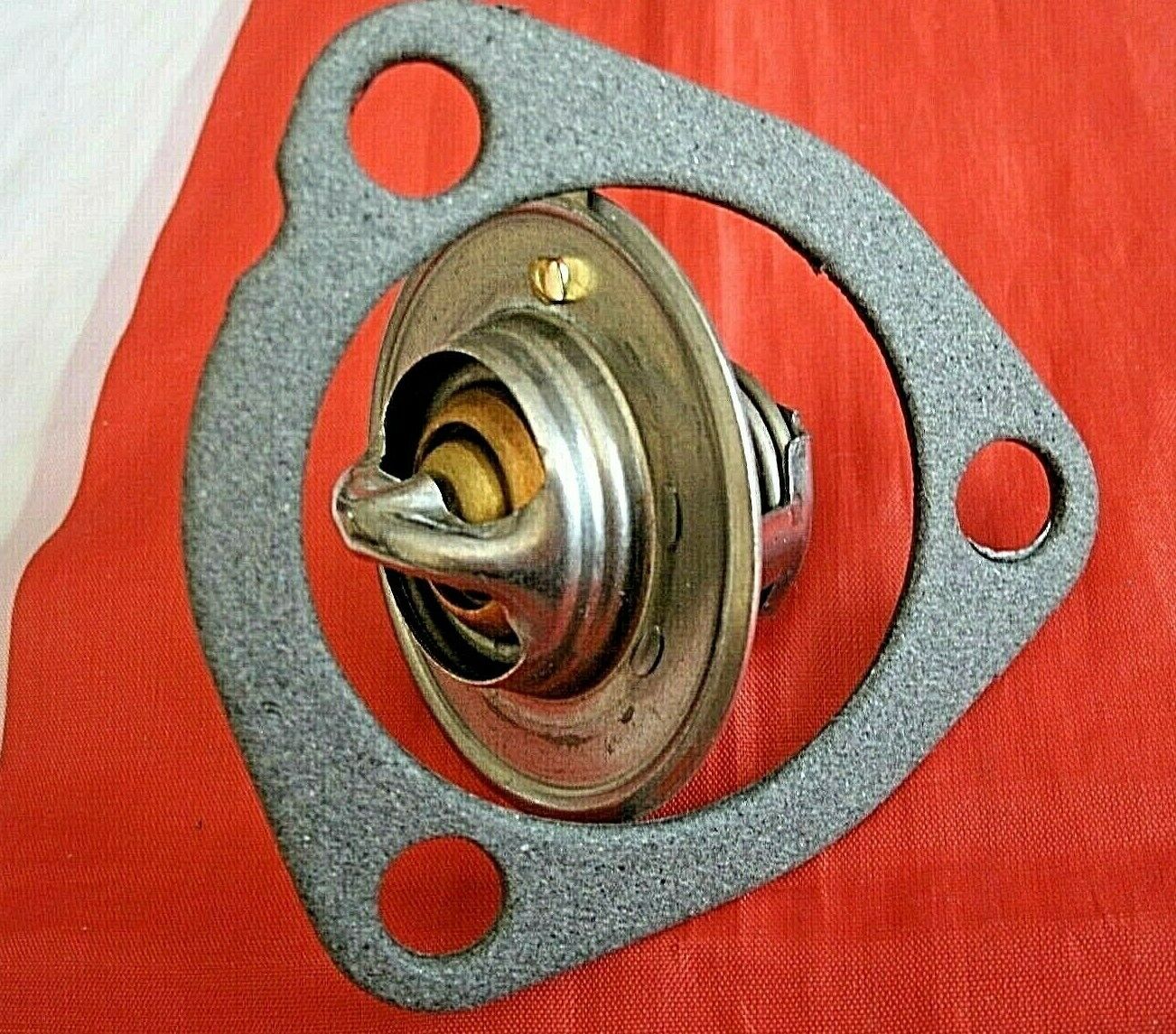 MGB & MGB GT 82% Thermostat with Bleed Bypass & Improve Quality Housing Gasket.