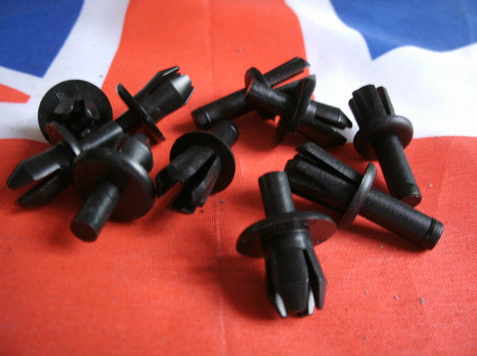 Classic Range Rover plastic plugs for the Outer sill Covers One Side.