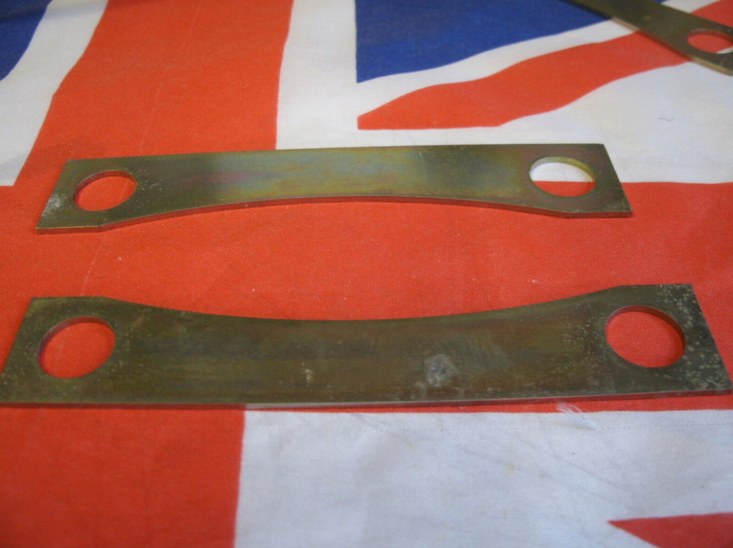 RELIANT SCIMITAR GTC GTE MODELS WITH 3 POT FRONT BRAKE CALIPER  LOCK TABS PAIR 2