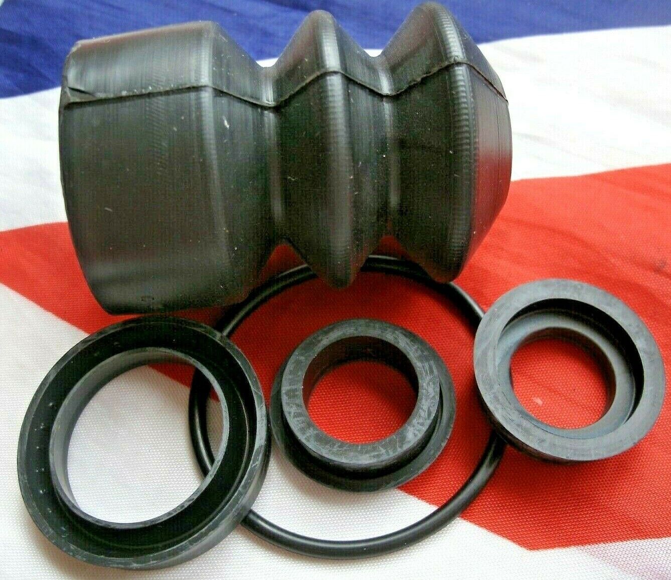 Rover P4 80 95 100 110 3 bolt mounting Brake Master Cylinder 1 rubber seal kit