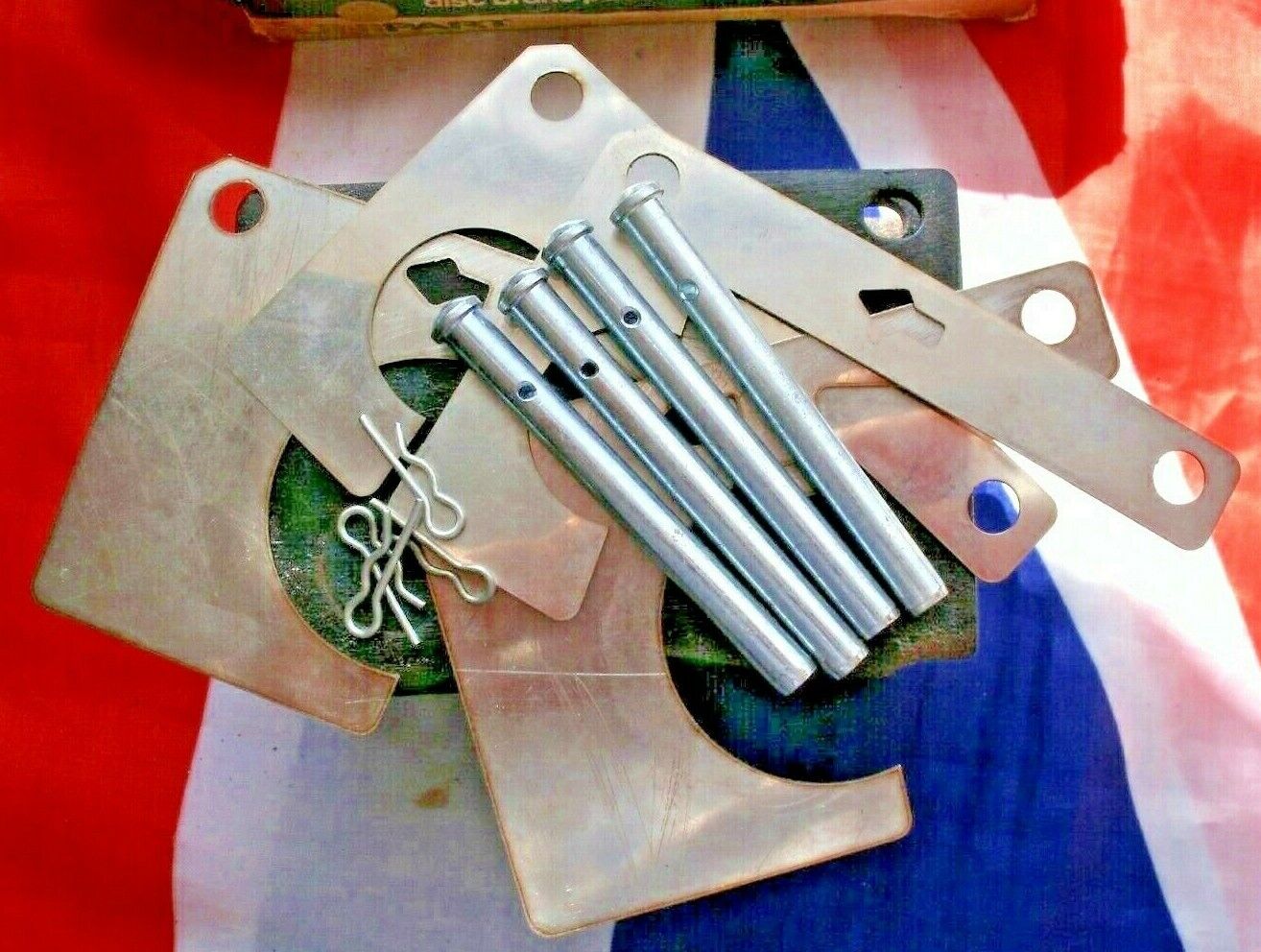 NEW XJ6 JAGUAR 3 LITRE XJ6 2.8 & 4.2  PAD PIN & ANTI RATTLE SHIMS KIT 1967 - on