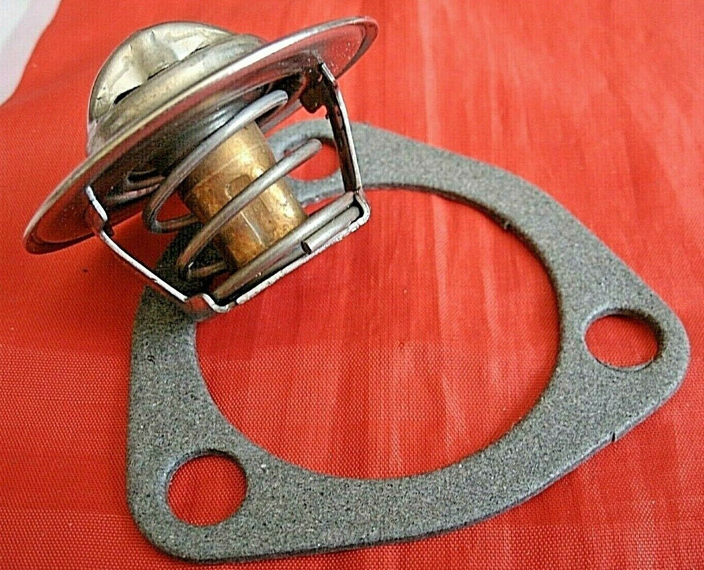 MGB & MGB GT 82% Thermostat with Bleed Bypass & Improve Quality Housing Gasket.