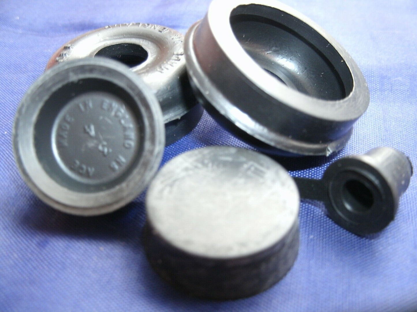 1 Rover P4 P5 Rear Wheel Cylinder Seal Kit Rubber Seals for the 3 bolt cylinder