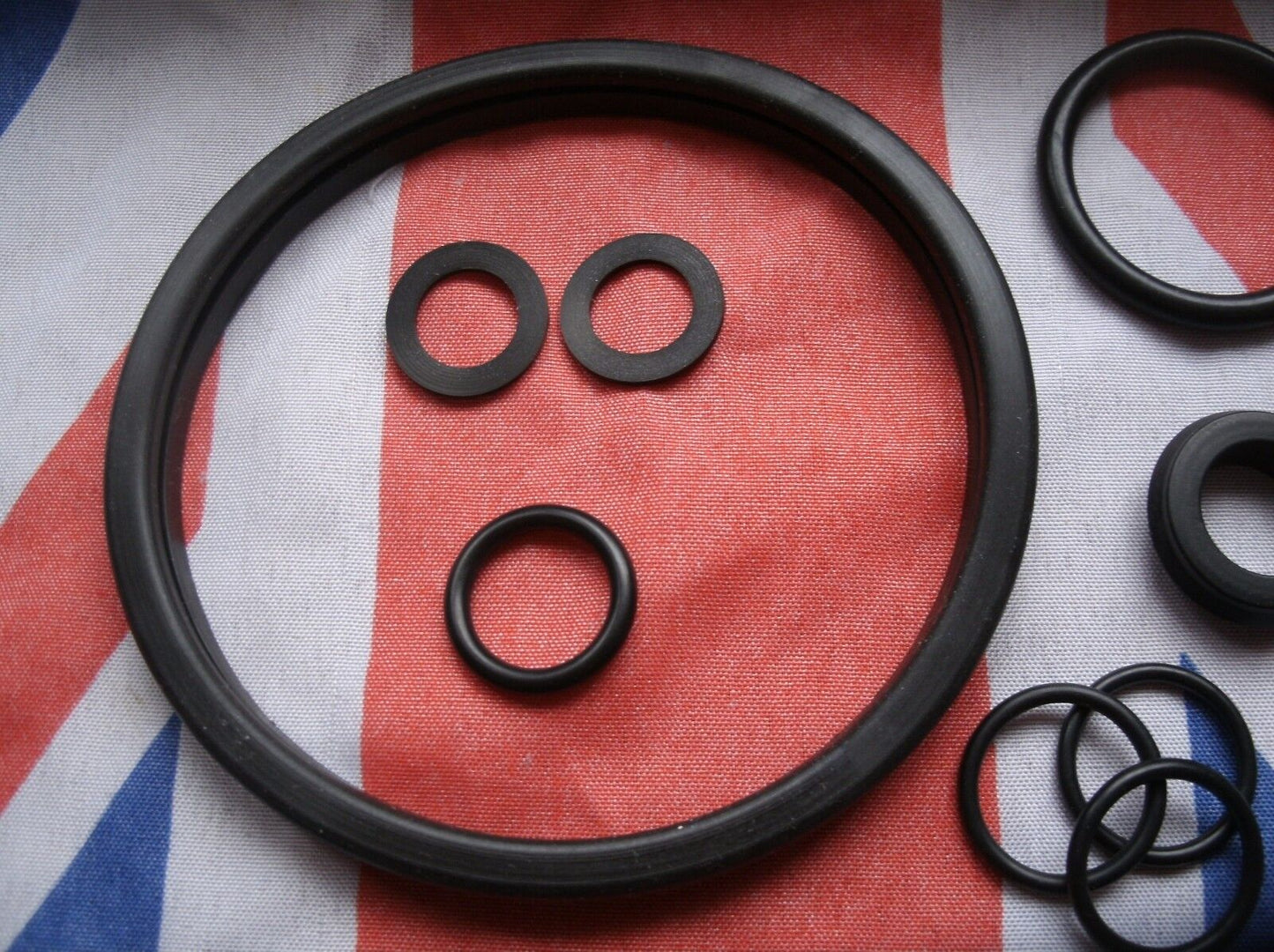 ROVER P6 2000 2200 3500 3500s ALL MODELS REAR BRAKE CALIPER SEAL KIT1966 to 1977